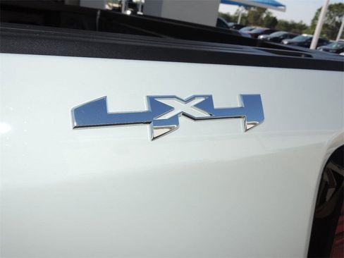 New 2026 GMC Sierra 1500 SLT image 15