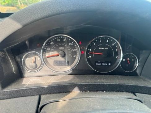Used 2010 Jeep Grand Cherokee Laredo AWD/4WD image 11