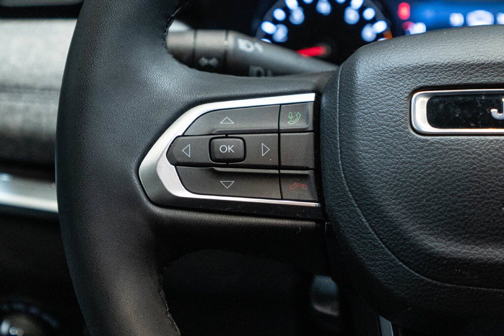 Used 2023 Jeep Compass Latitude w/ Convenience Group AWD/4WD image 17