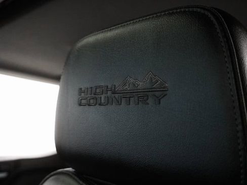 Used 2022 Chevrolet Silverado 1500 High Country w/ Technology Package image 16