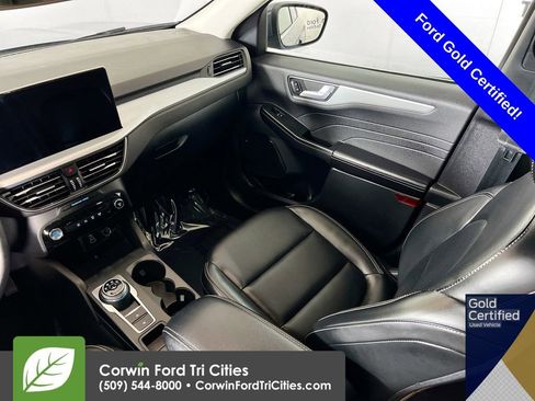 Used 2025 Ford Escape Platinum image 27