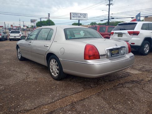 Used 2008 Lincoln Town Car Signature L image 5