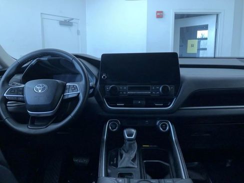 Certified 2025 Toyota Grand Highlander AWD image 19