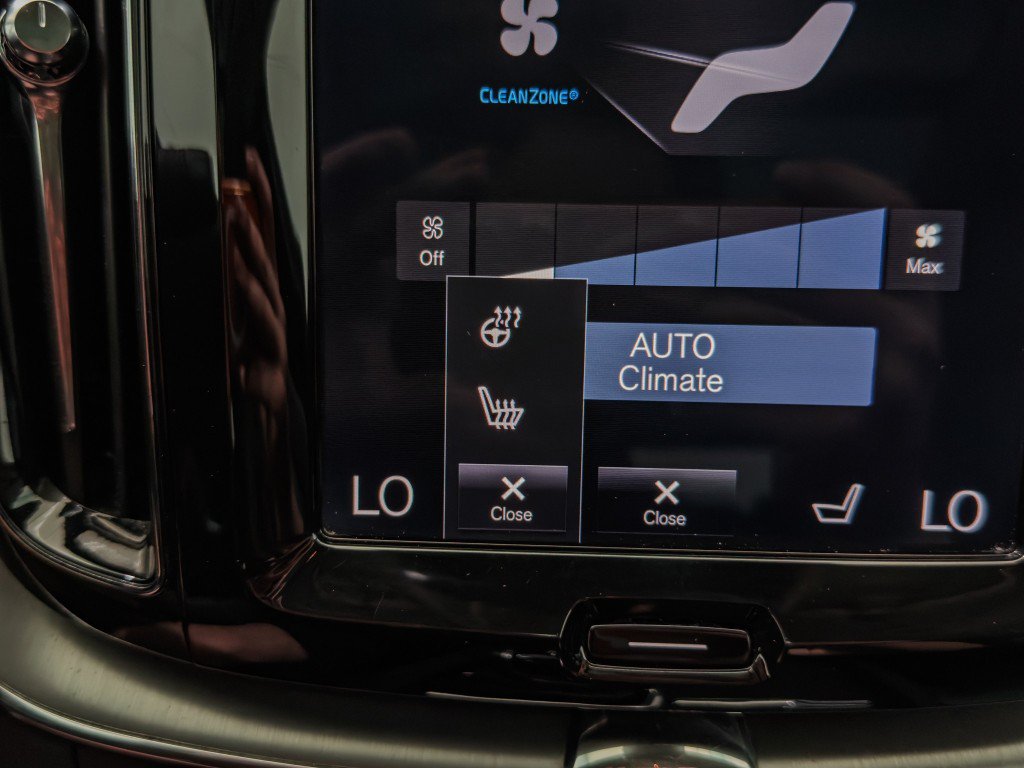 Used 2019 Volvo XC60 T5 Momentum w/ Multimedia Package AWD/4WD image 45