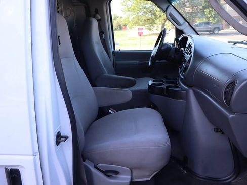 Used 2006 Ford E-250 and Econoline 250 RWD image 20