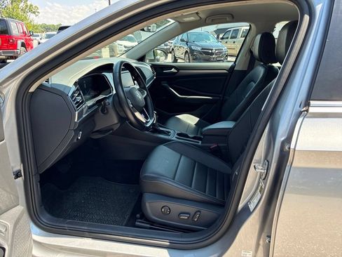 Used 2024 Volkswagen Jetta SE FWD image 10