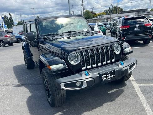 Used 2023 Jeep Wrangler Unlimited Sahara AWD/4WD image 5
