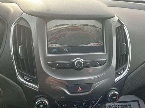 Used 2018 Chevrolet Cruze LT w/ Convenience Package image 22