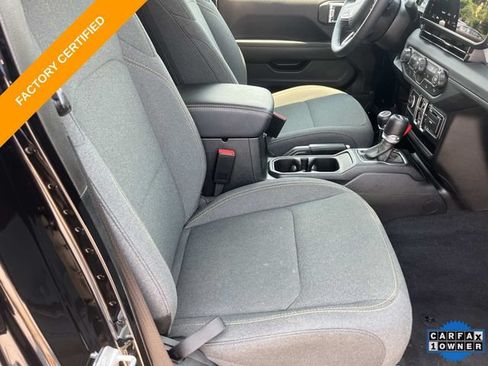 Used 2026 Jeep Wrangler Unlimited Sahara AWD/4WD image 21