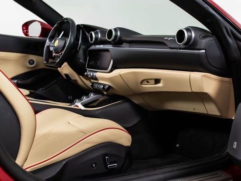 Certified 2019 Ferrari Portofino image 50