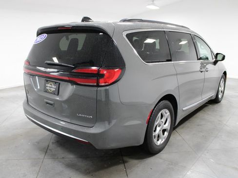 Used 2023 Chrysler Pacifica Limited FWD image 9