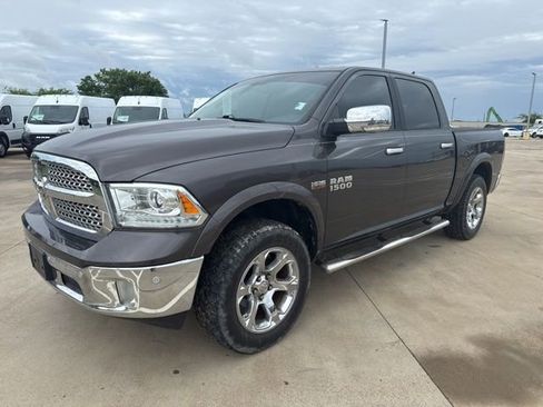 Used 2018 RAM 1500 Laramie AWD/4WD image 3
