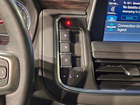 Used 2021 Chevrolet Tahoe Z71 w/ Z71 Signature Package AWD/4WD image 34