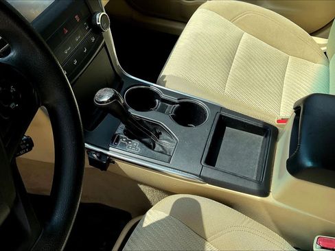 Used 2015 Toyota Camry LE FWD image 16