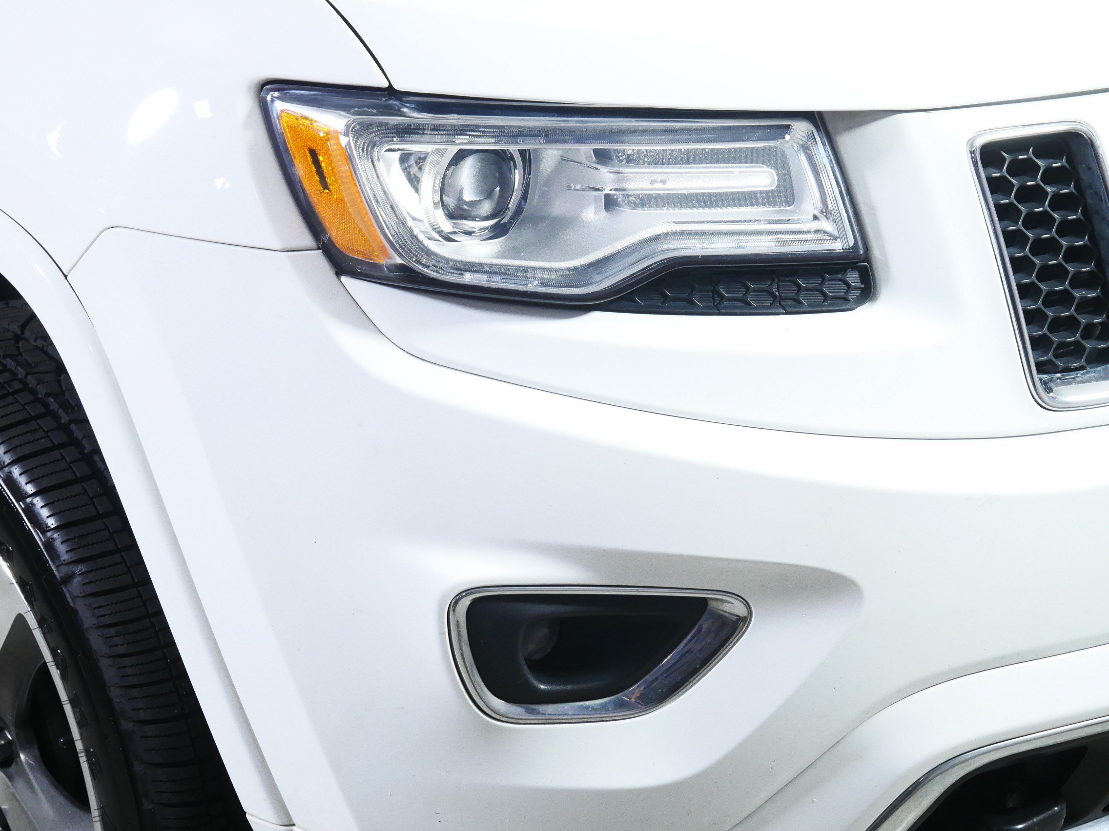 Used 2015 Jeep Grand Cherokee Overland w/ Advanced Technology Group AWD/4WD image 16