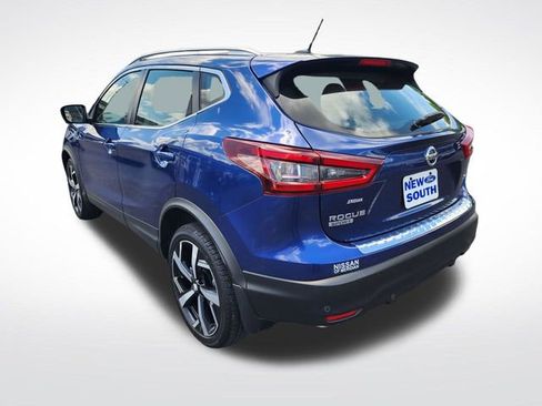 Used 2022 Nissan Rogue Sport SL w/ Premium Package FWD image 3