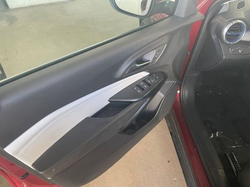 Used 2025 Chevrolet Trax LT image 20