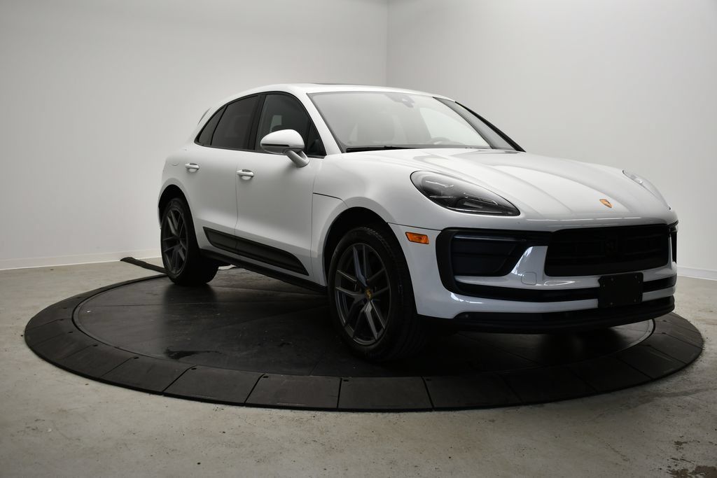 Certified 2023 Porsche Macan AWD/4WD image 9