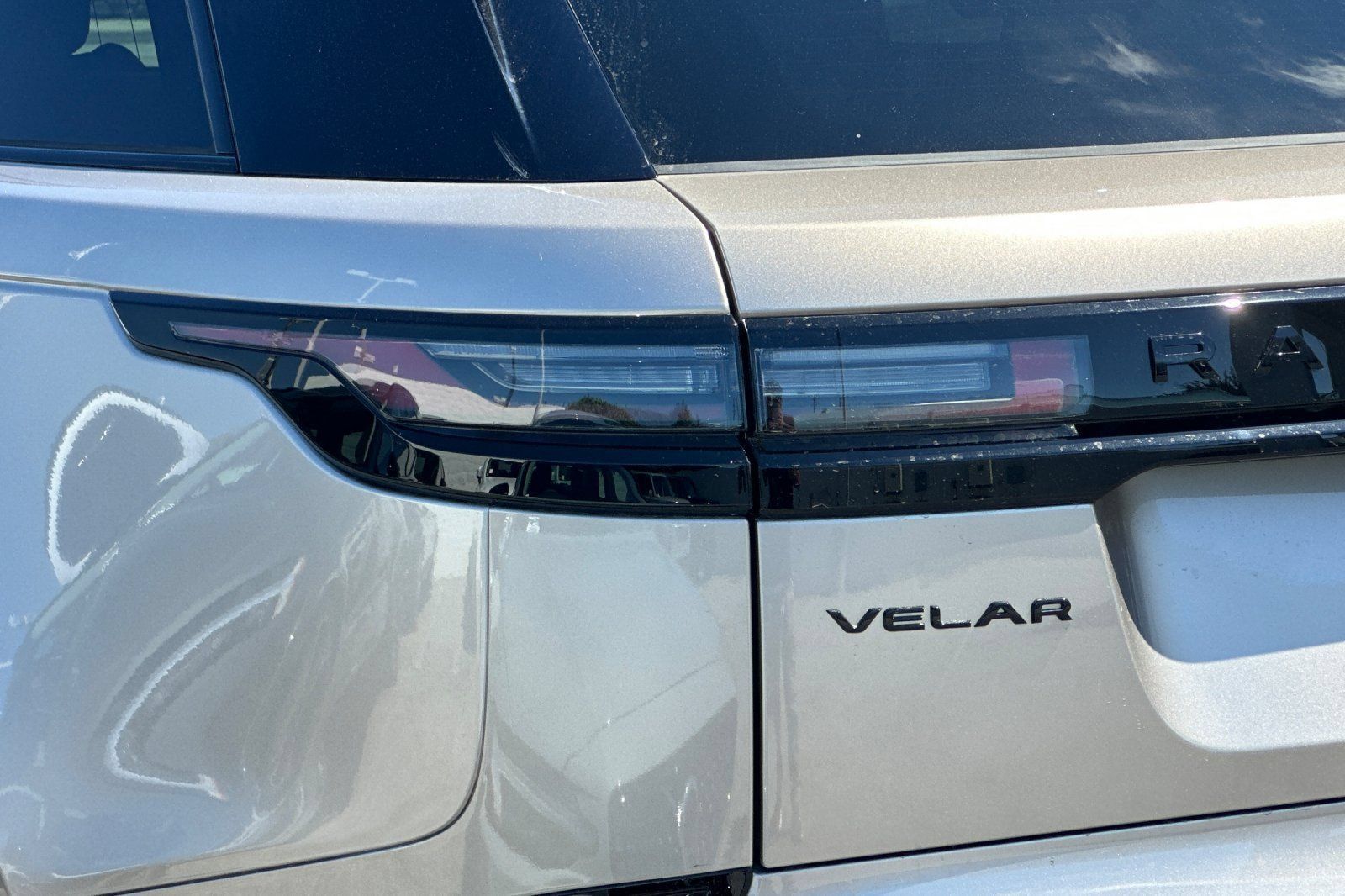 New 2026 Land Rover Range Rover Velar Dynamic SE AWD/4WD image 25