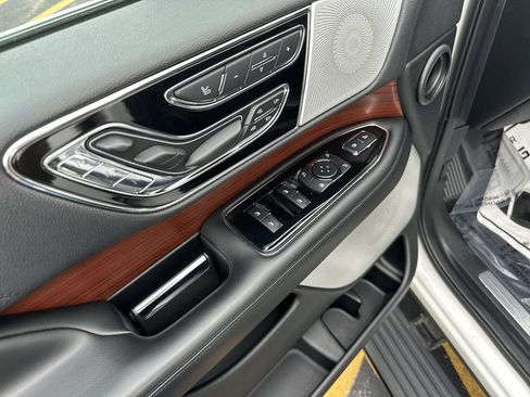 Used 2020 Lincoln Navigator L Reserve w/ Equipment Group 208A Reserve AWD/4WD image 15