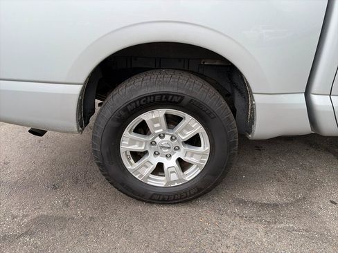 Used 2017 Nissan Titan SV AWD/4WD image 15
