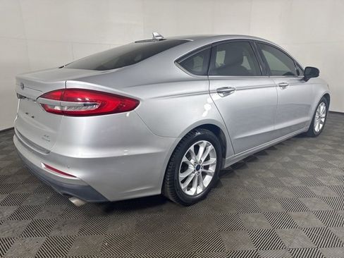 Used 2019 Ford Fusion SE image 3