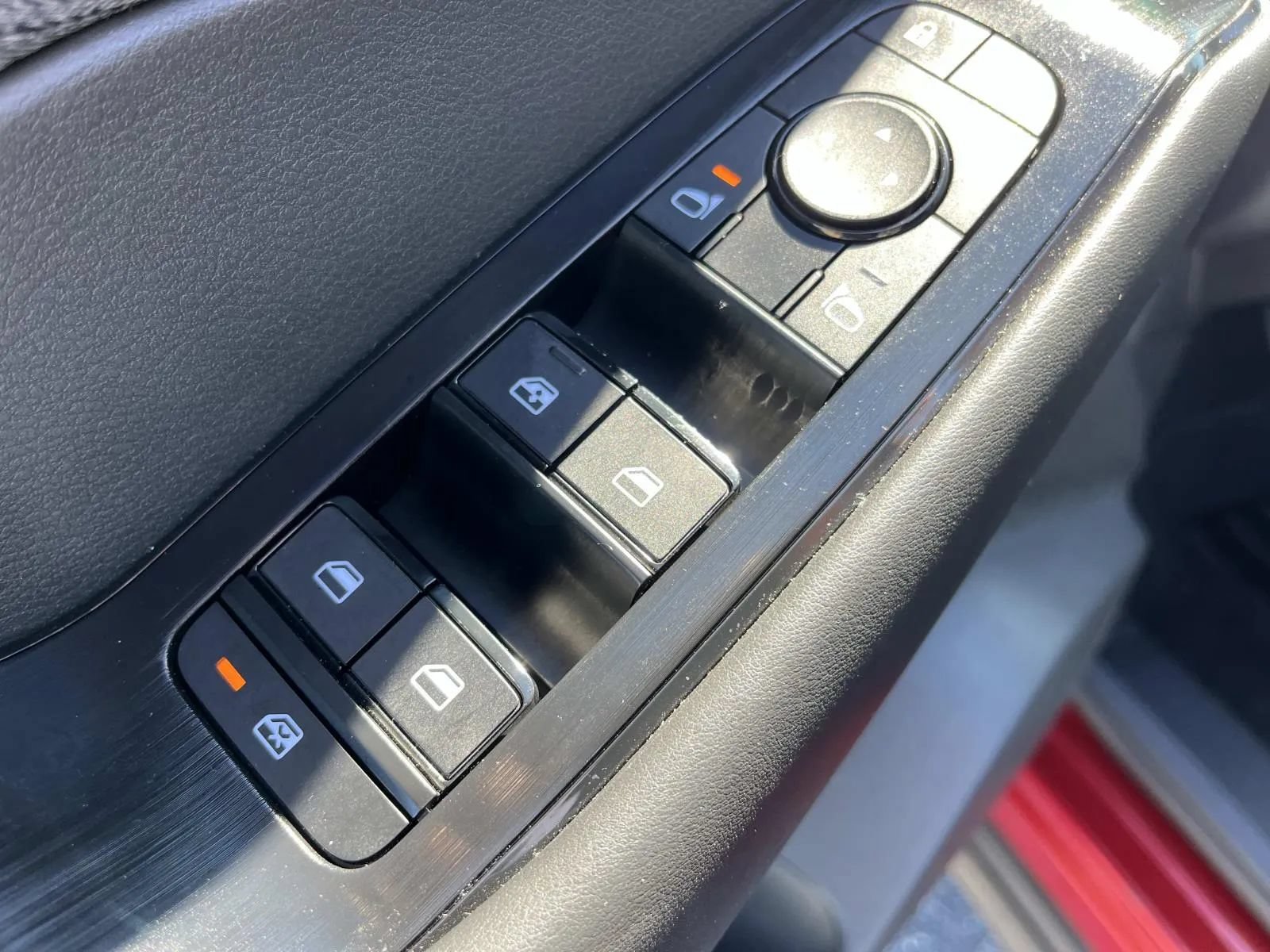 Used 2023 Nissan Rogue S FWD image 28