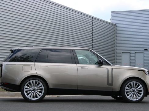 New 2026 Land Rover Range Rover Long Wheelbase SE AWD/4WD image 3
