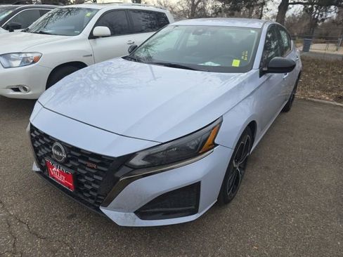 Certified 2023 Nissan Altima 2.5 SR image 3