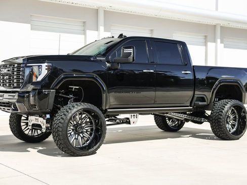 Used 2024 GMC Sierra 3500 Denali Ultimate image 28