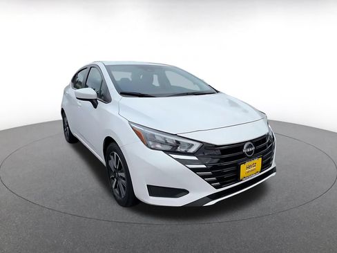 Used 2025 Nissan Versa SV FWD image 3