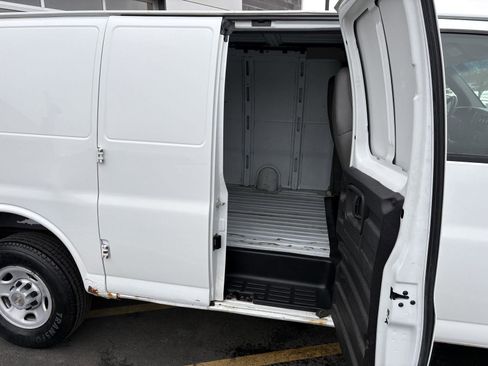 Used 2009 Chevrolet Express 2500 image 21