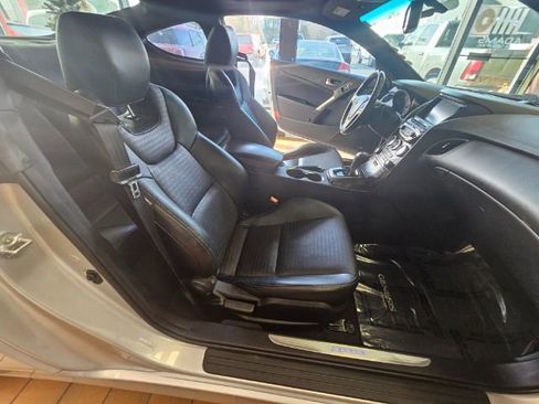 Used 2013 Hyundai Genesis 3.8 image 11