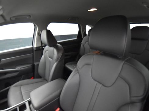 Used 2025 Kia Sorento S image 15