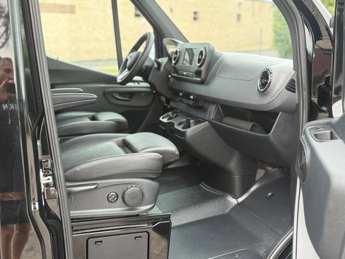 Used 2024 Mercedes-Benz Sprinter 2500 image 14