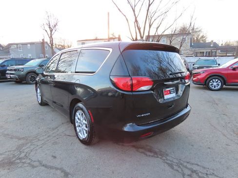 Used 2023 Chrysler Voyager LX FWD image 4