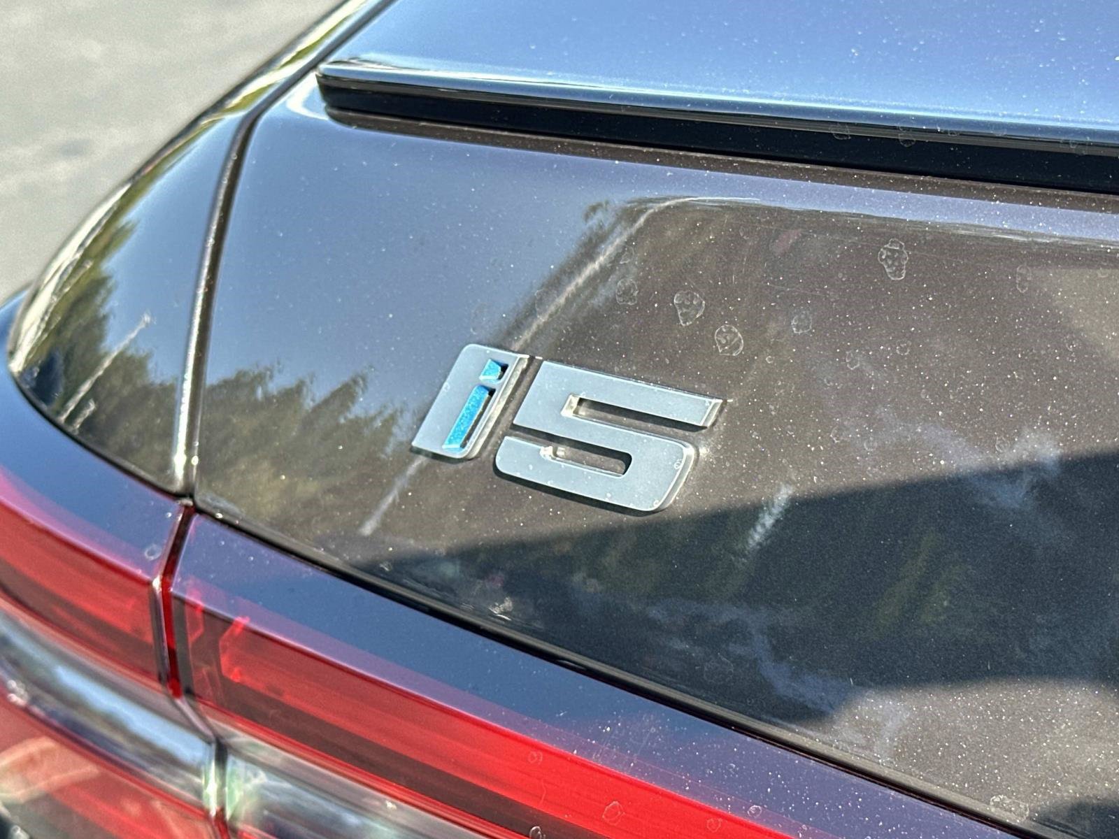 Used 2024 BMW i5 eDrive40i w/ M Sport Package RWD image 10