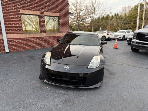 Used 2006 Nissan 350Z Touring w/ (K96) Aerodynamics Pkg image 2