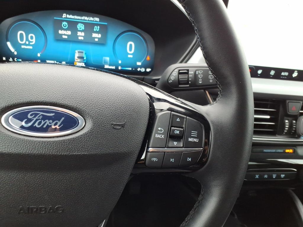 Used 2025 Ford Escape Platinum AWD/4WD image 21