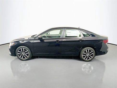 New 2025 Volkswagen Jetta SE image 4