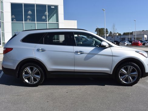 Used 2016 Hyundai Santa Fe Limited w/ Option Group 04 image 10