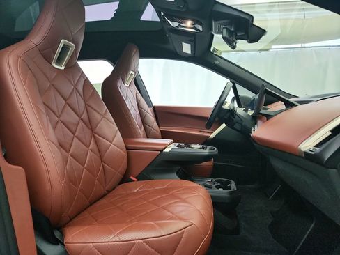 Used 2023 BMW iX xDrive50 w/ Sport Package AWD/4WD image 30