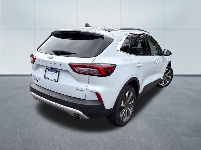 Used 2025 Ford Escape Platinum AWD/4WD image 4