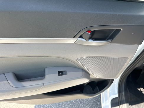 Used 2017 Hyundai Elantra SE FWD image 14