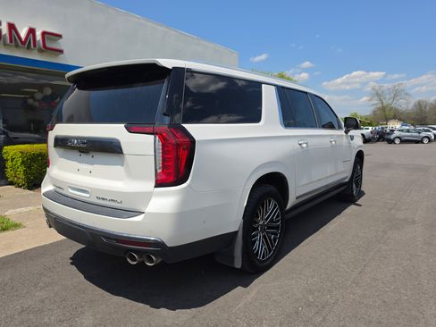 Used 2023 GMC Yukon XL Denali Ultimate AWD/4WD image 3