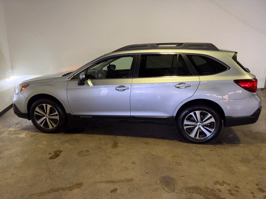 Used 2019 Subaru Outback 3.6R Limited AWD/4WD image 2