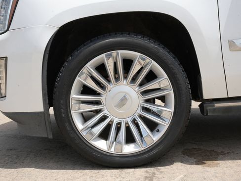 Used 2016 Cadillac Escalade ESV Platinum AWD/4WD image 23