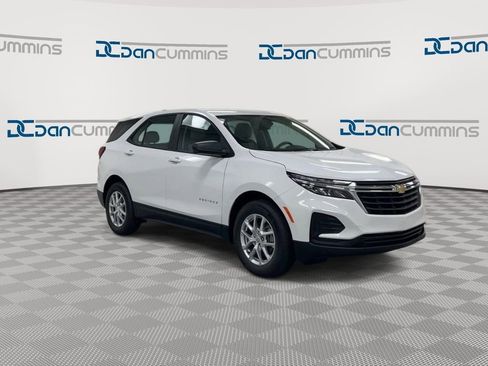 Used 2024 Chevrolet Equinox LS image 2