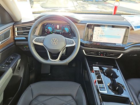 New 2026 Volkswagen Atlas SE image 8
