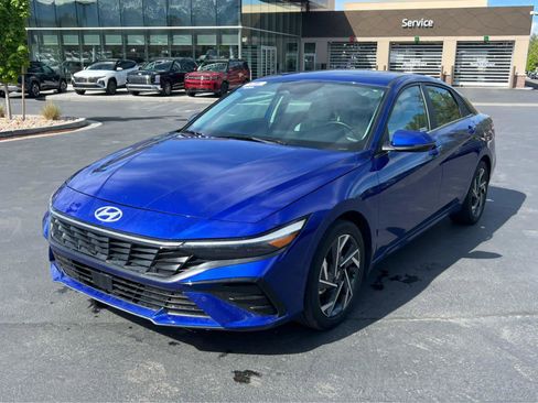 Certified 2024 Hyundai Elantra Limited FWD image 2